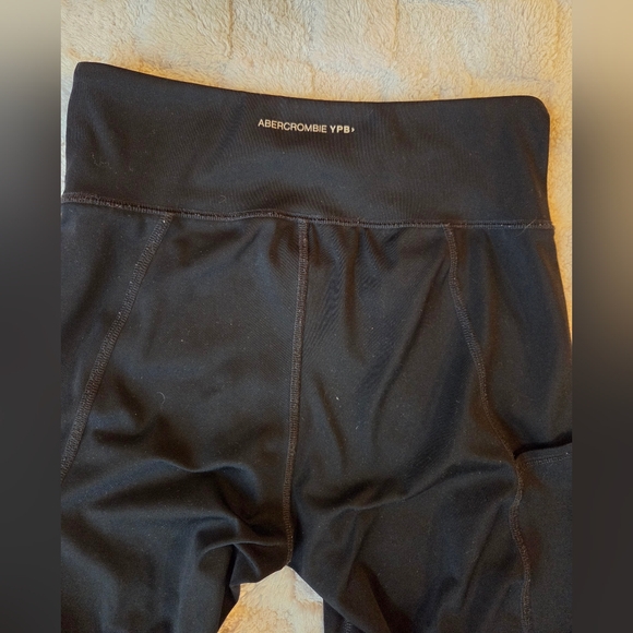 Abercrombie Kids Black Flare Leggings With Pocket Size 13/14 - Picture 4 of 5